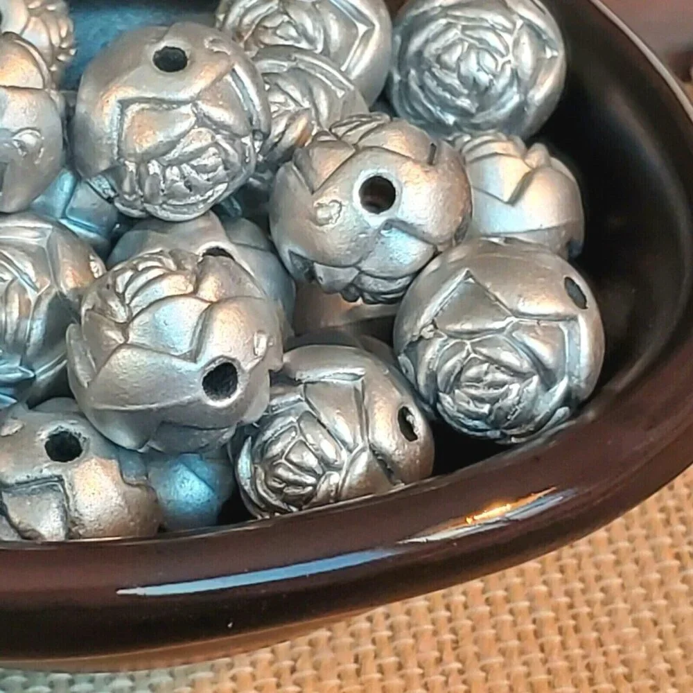 Vintage Retro Silver Satin Rosebud Flower 14mm Round Acrylic Beads 10 pcs